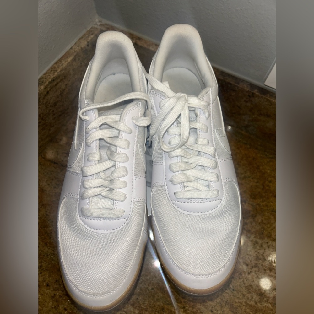 Women's Nike Field General Sneaker (Women) 11 Good used condition sneaker - Picture 7 of 7